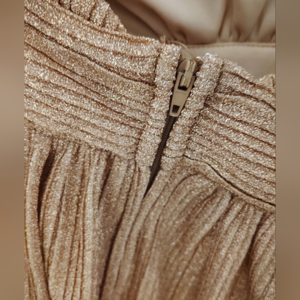 🦋Trixxi Gold Shimmer Backless Dress - Picture 7 of 8